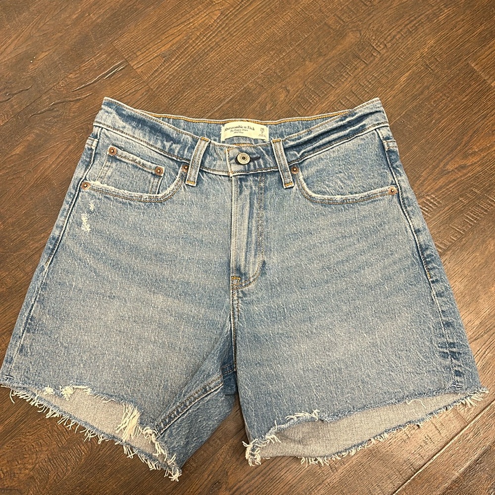 Abercrombie The Baggy Short Mid Rise